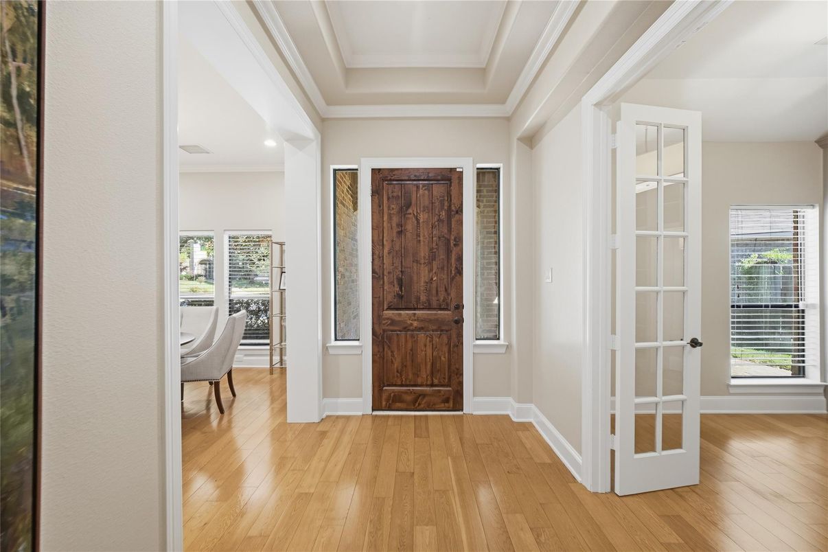 Interior, Recessed Lighting, Wood Texture Flooring