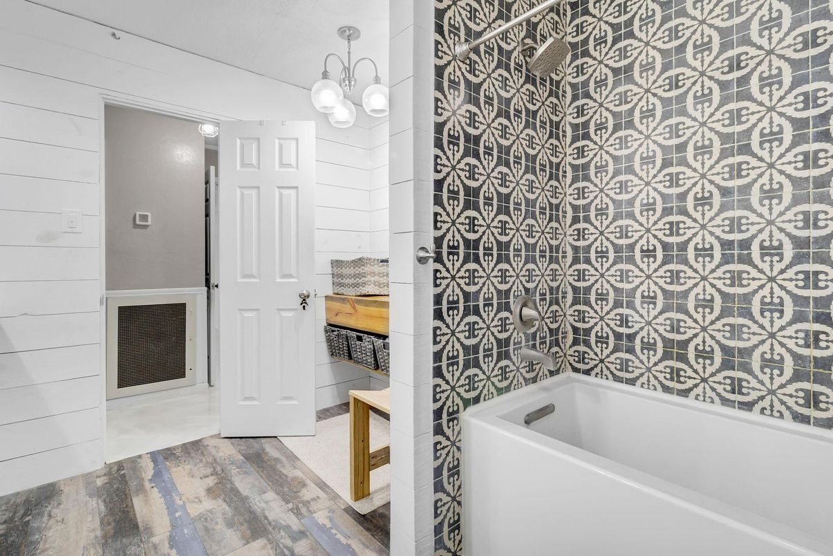 Bathroom, Interior, Pendant Lights