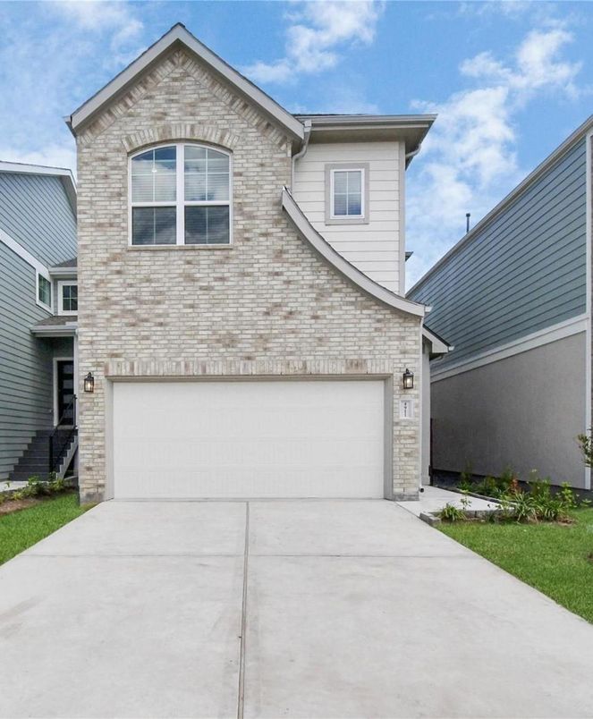 Attached, Exterior, Facade, Brick Traditional