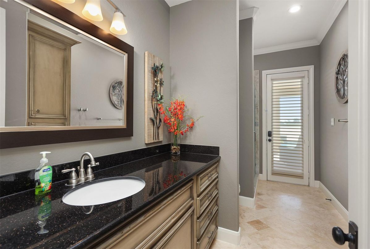 Bathroom, Dual Sink Vanities, Interior, Recessed Lighting