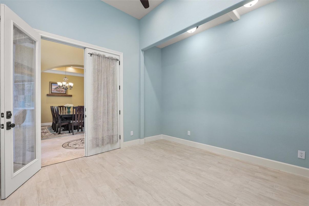 Chandelier, Dining room, Interior, Recessed Lighting, Wood Texture Flooring