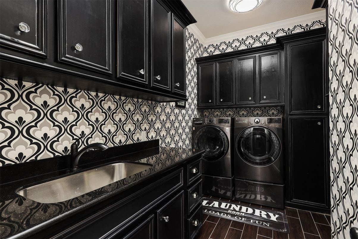 Interior, Washer, Wood Texture Flooring