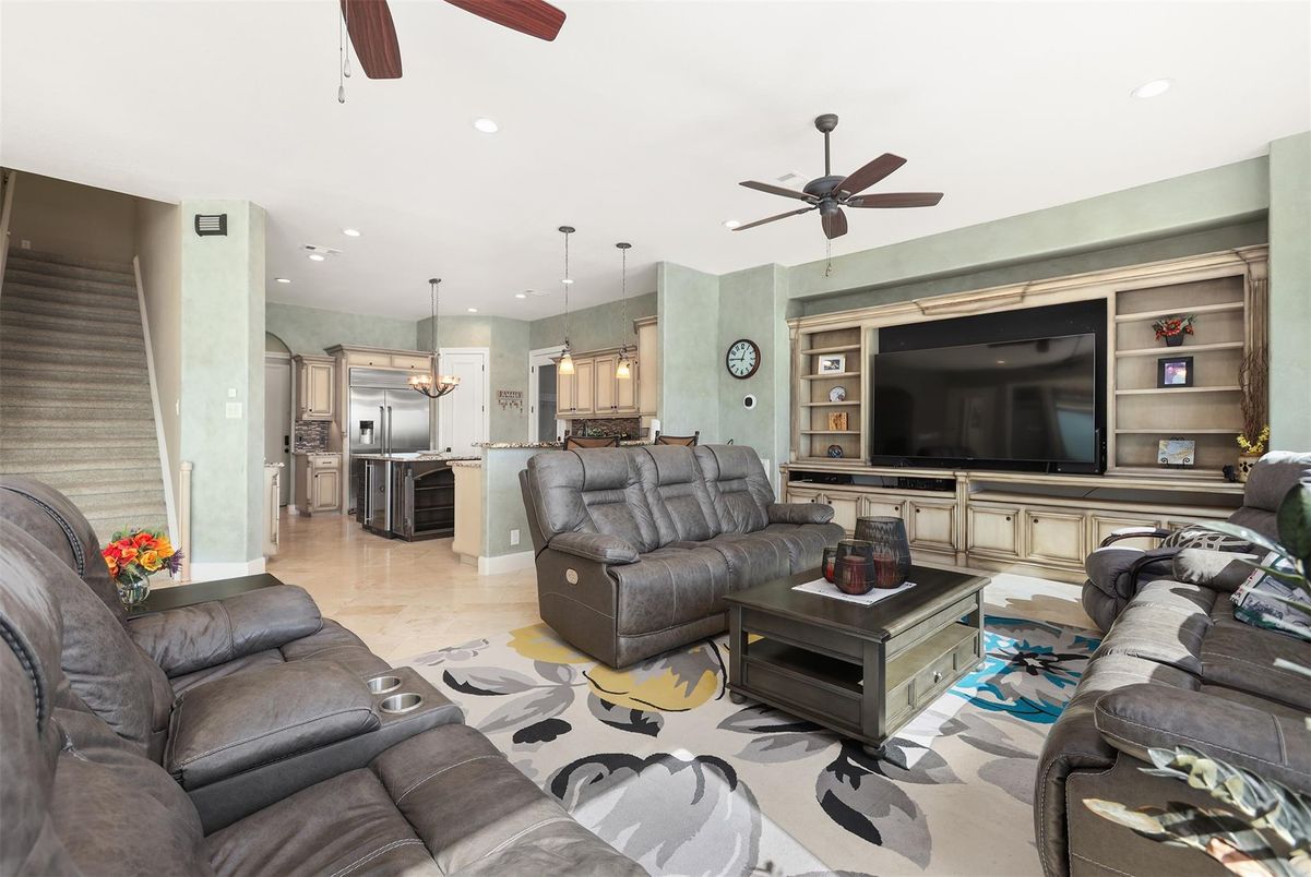 Interior, Kitchen, Living room, Pendant Lights, Recessed Lighting, Stainless Steel Appliances