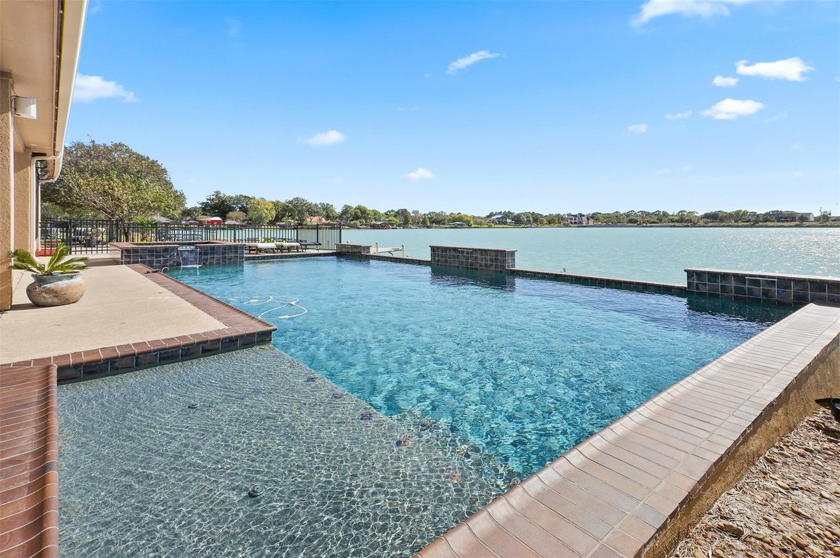 Exterior, Pool, Water