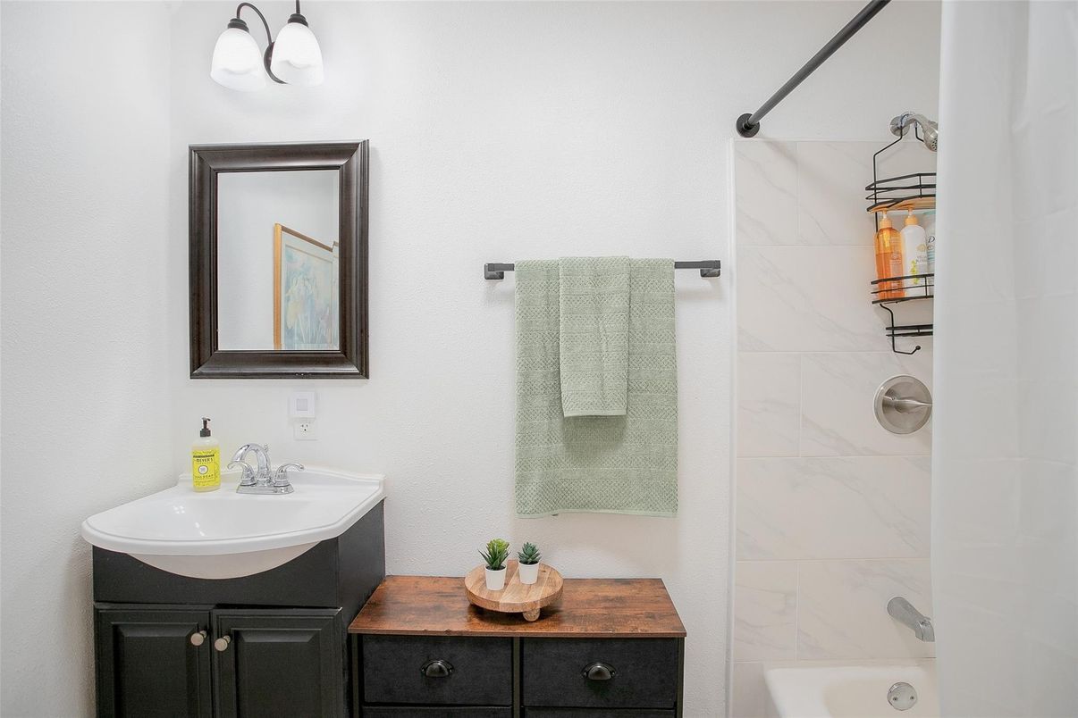 Bathroom, Interior, Marble Walls