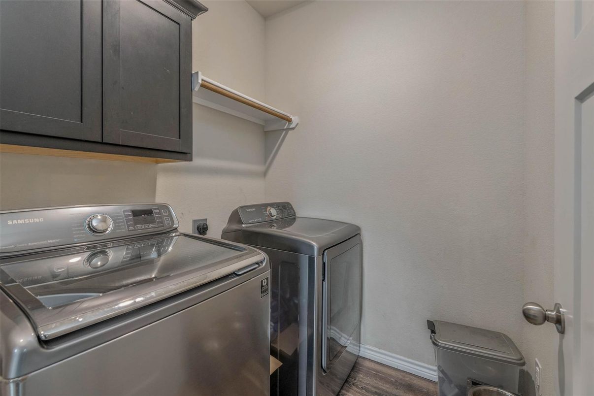 Interior, Washer, Wood Texture Flooring