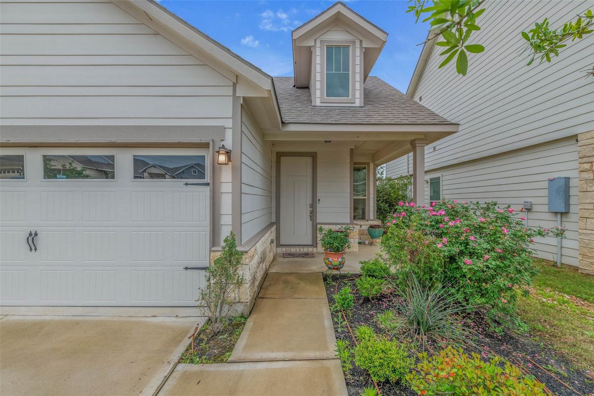 Attached, Exterior, Facade, None