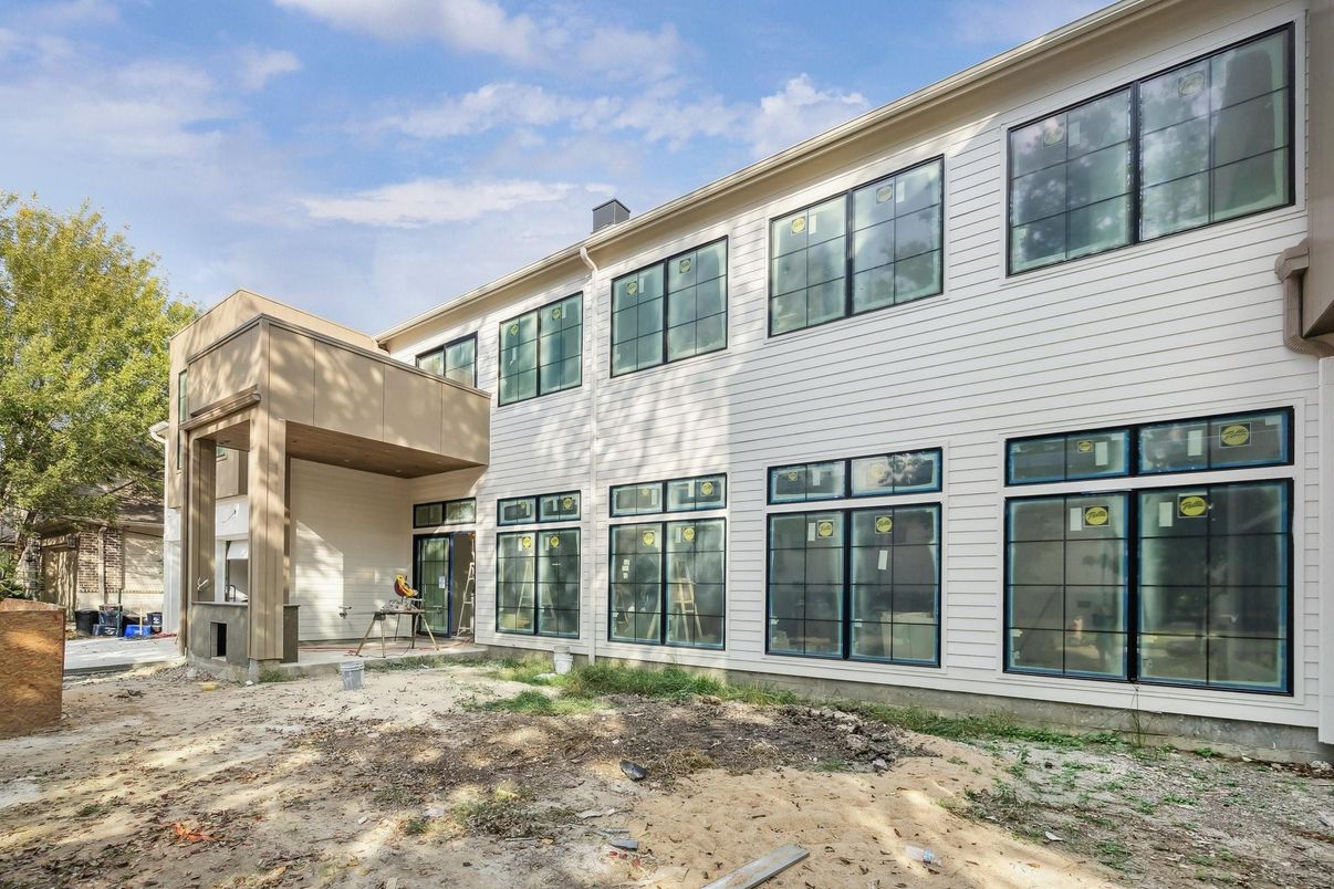 Exterior, Facade, Modern