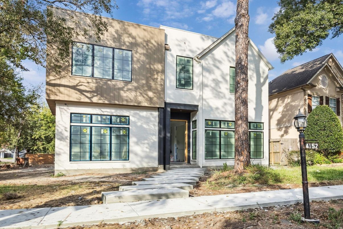 Exterior, Facade, Rowhouse