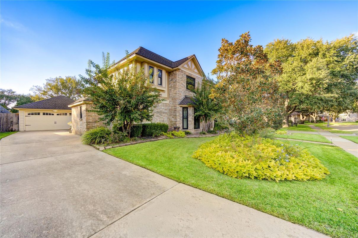 Backyard, Detached Garage, Exterior