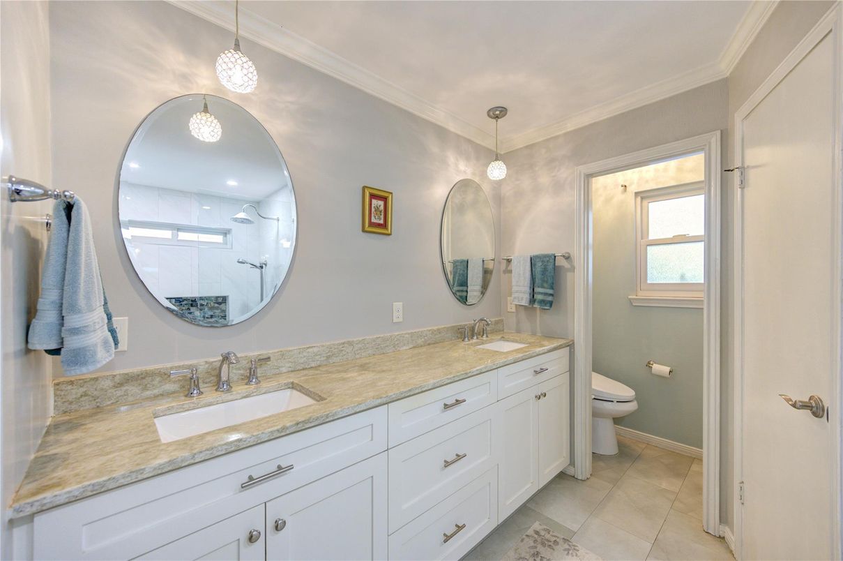 Bathroom, Dual Sink Vanities, Interior, Pendant Lights
