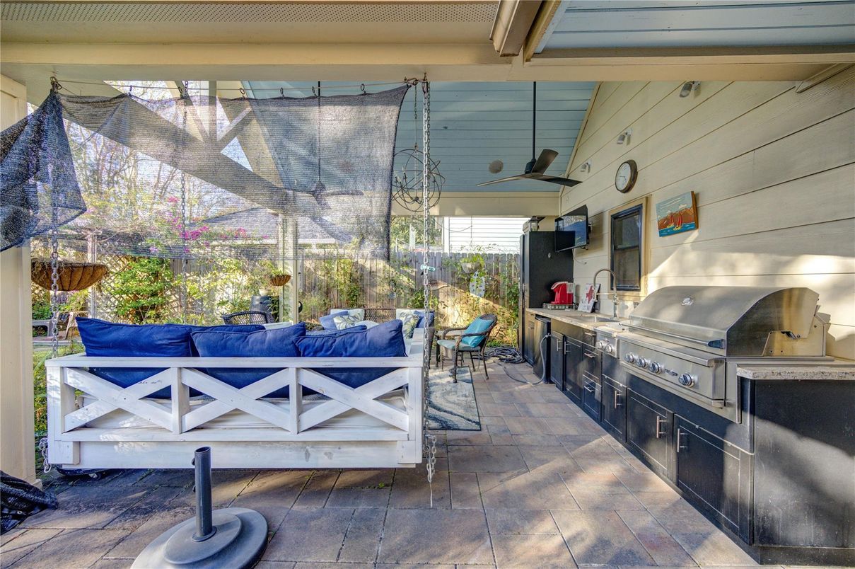 Exterior, Outdoor Kitchen