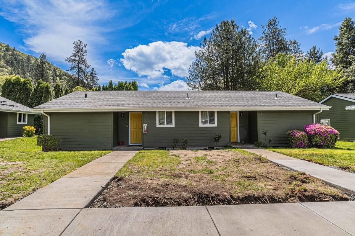 Attached, Exterior, Facade, Ranch