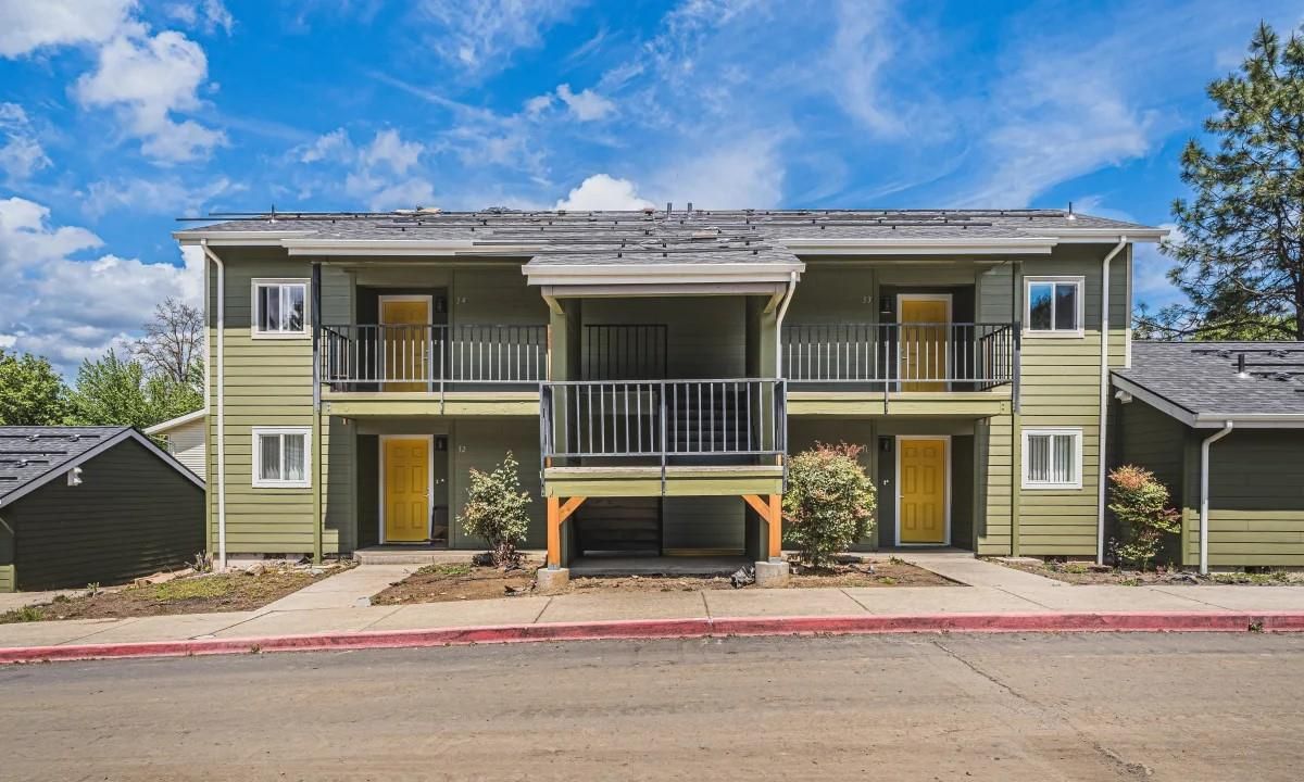 Exterior, Facade, Rowhouse