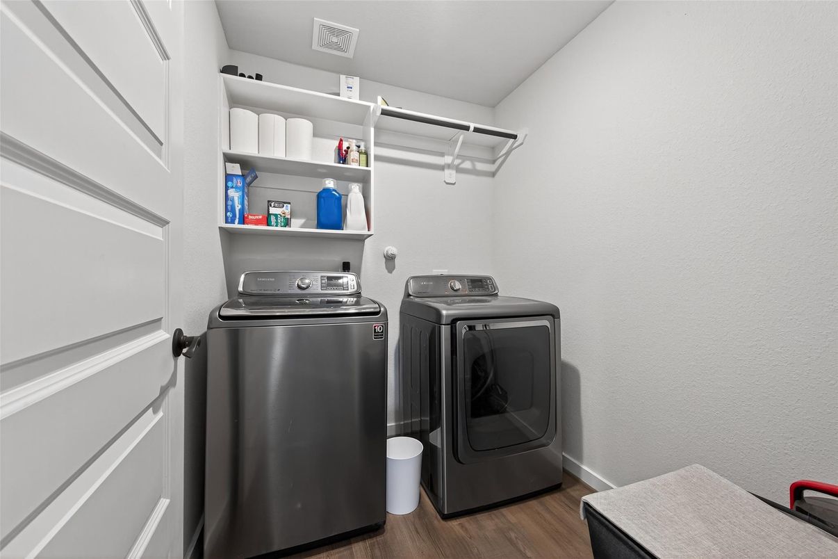 Interior, Washer, Wood Texture Flooring