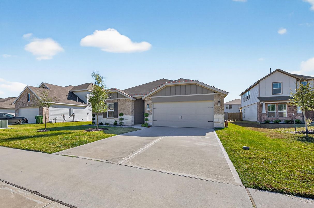 Attached, Exterior, Facade, Brick Facade, Ranch