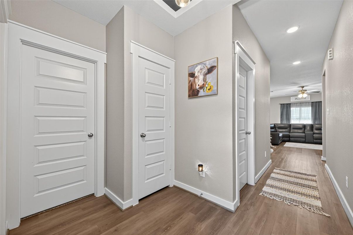 Interior, Recessed Lighting, Wood Texture Flooring