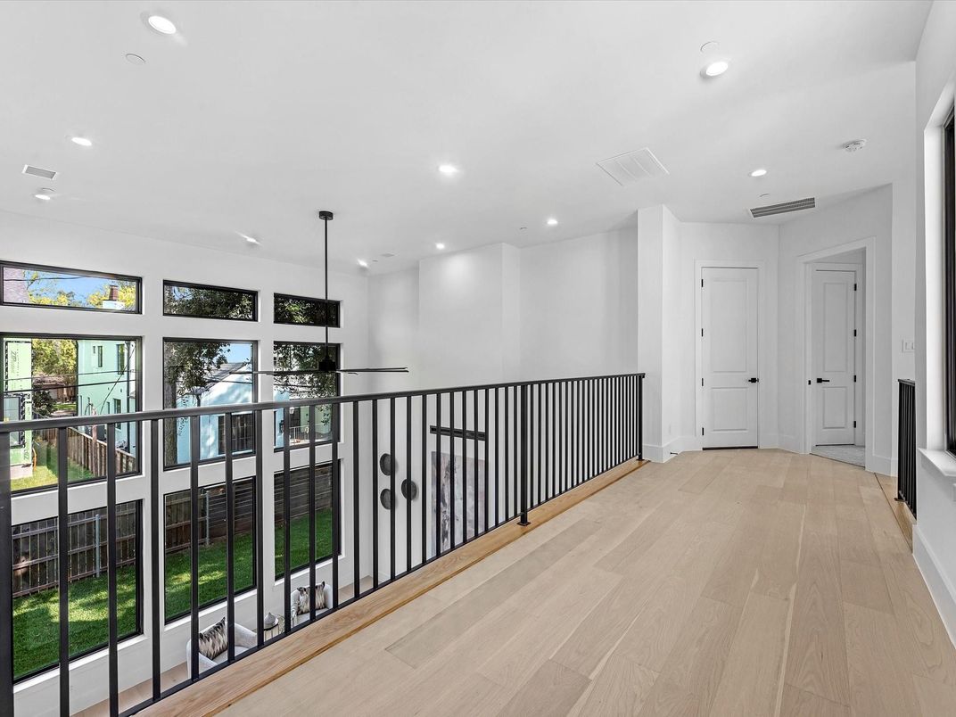 Interior, Pendant Lights, Recessed Lighting, Wood Texture Flooring