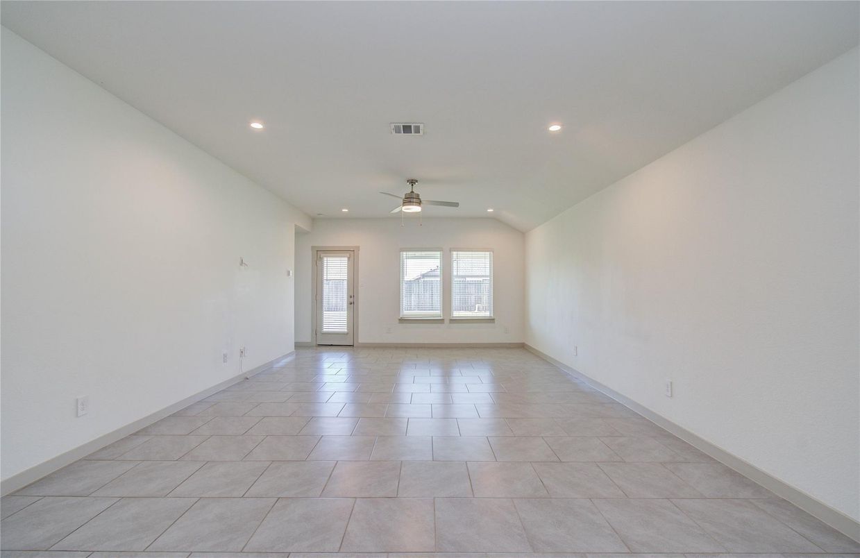 Empty room, Interior, Recessed Lighting