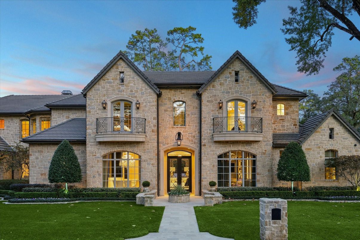 Exterior, Facade, Brick Facade, French Provincial