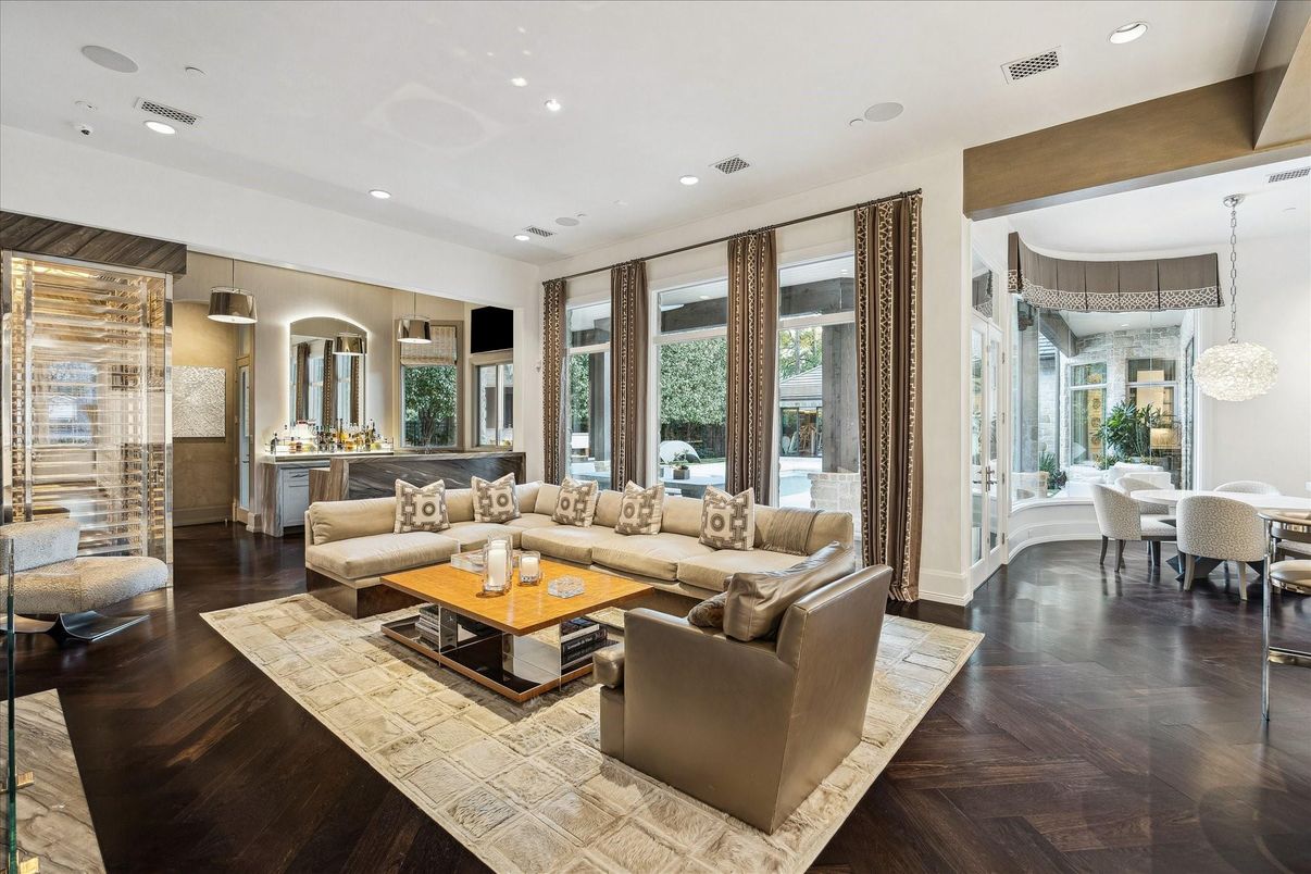 Dining room, Interior, Living room, Pendant Lights, Recessed Lighting, Wood Texture Flooring