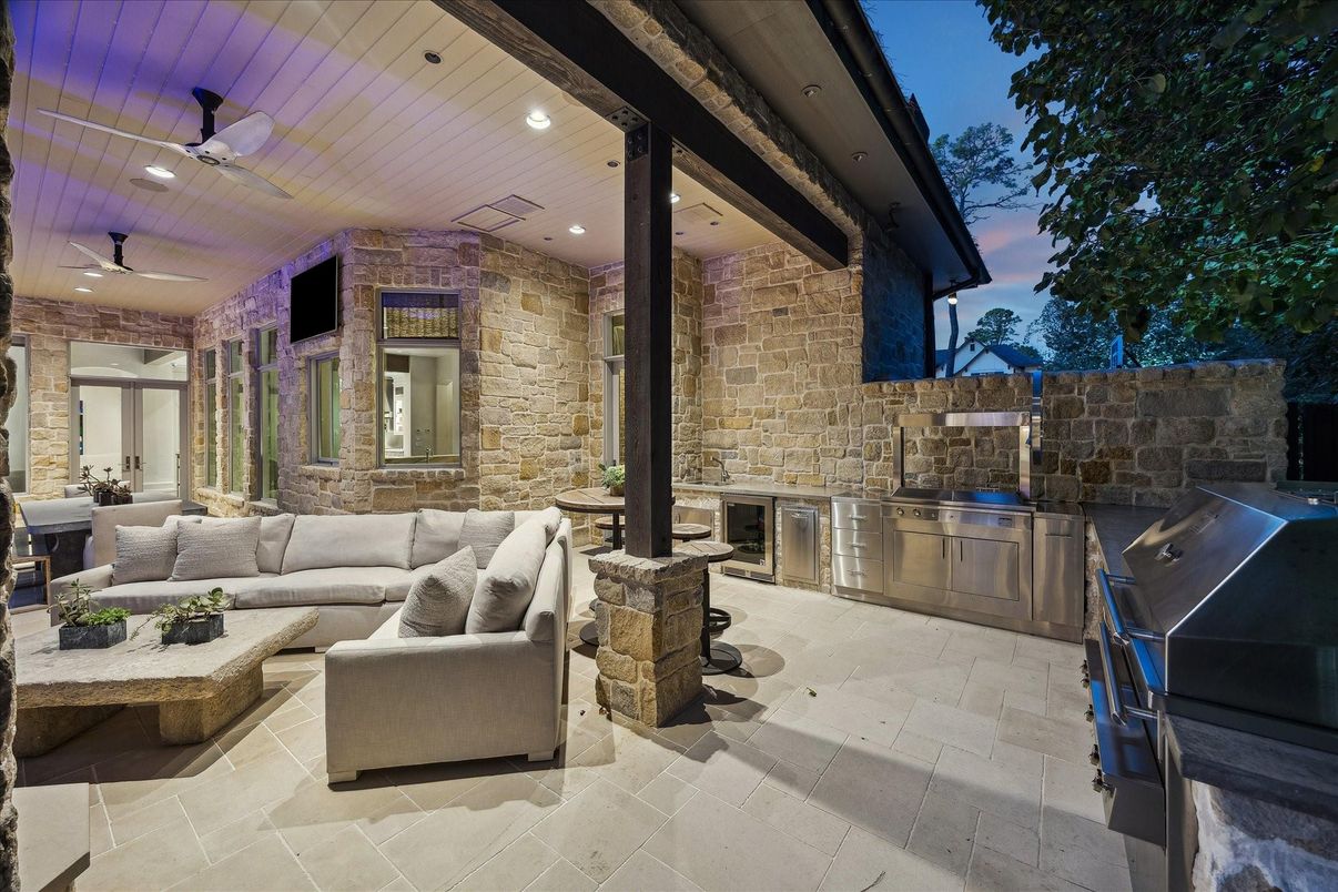 Exterior, Outdoor Kitchen