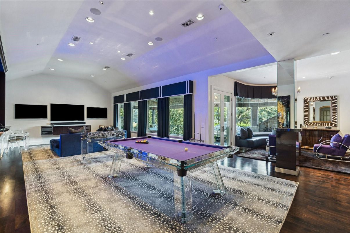 Billiard Table, Game Room, Interior, Living room, Recessed Lighting, Wood Texture Flooring