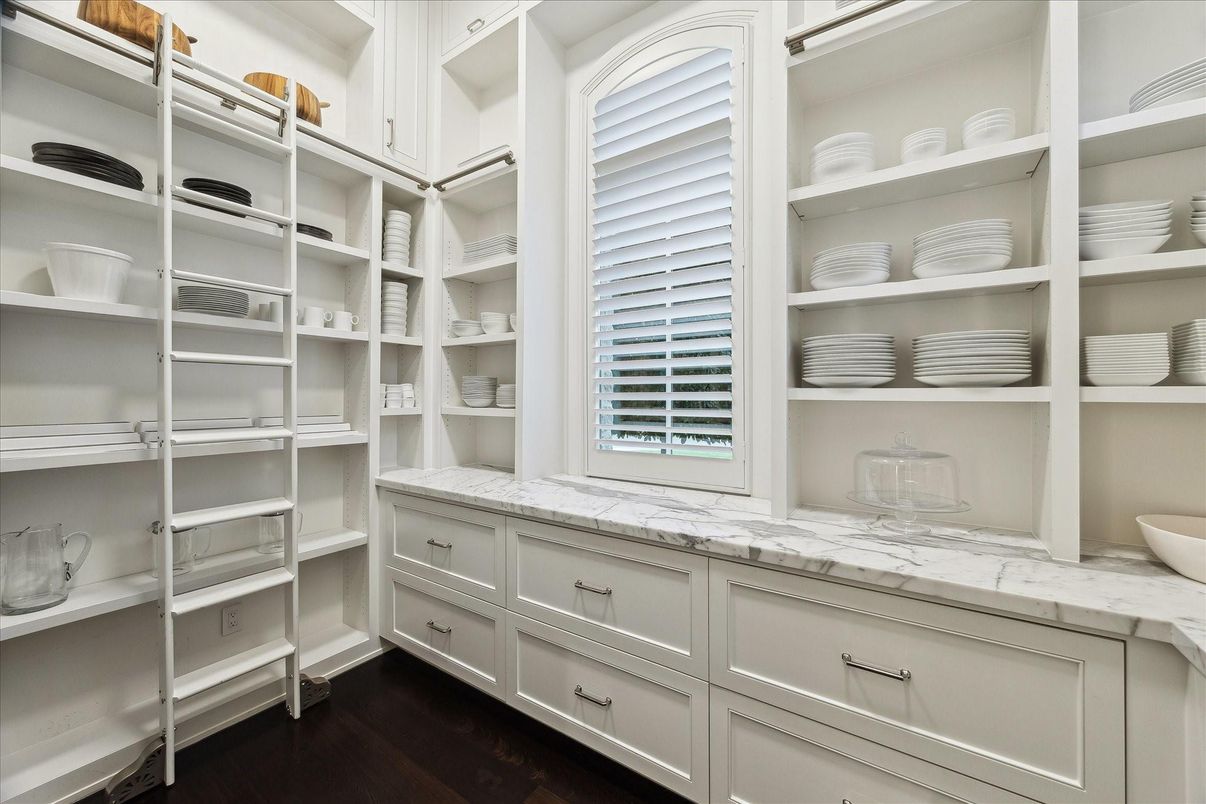 Interior, Walk-in Closets, Wood Texture Flooring