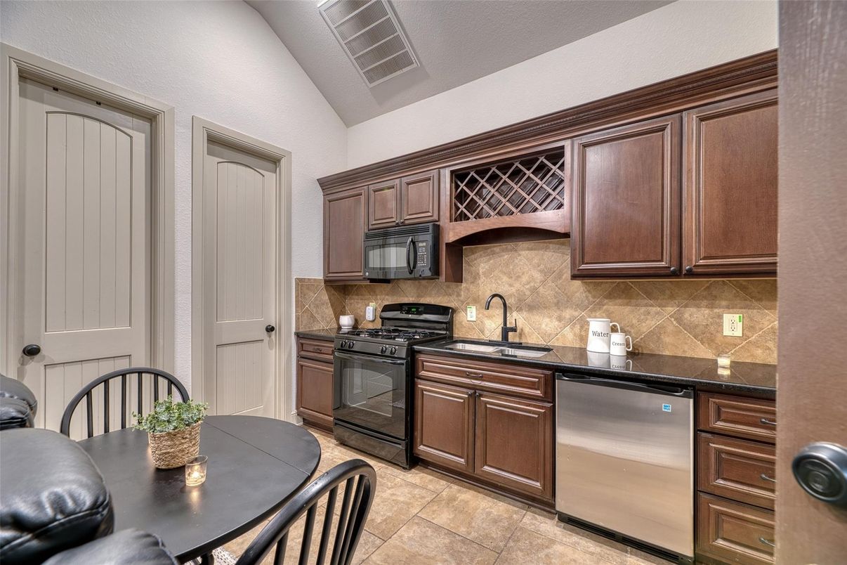 Dining room, Interior, Kitchen, Stainless Steel Appliances