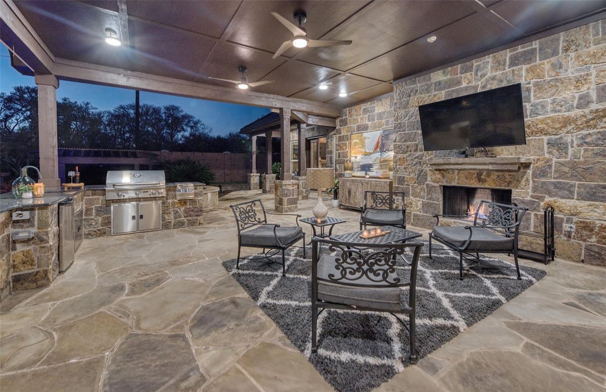 Exterior, Fireplace, Outdoor Kitchen