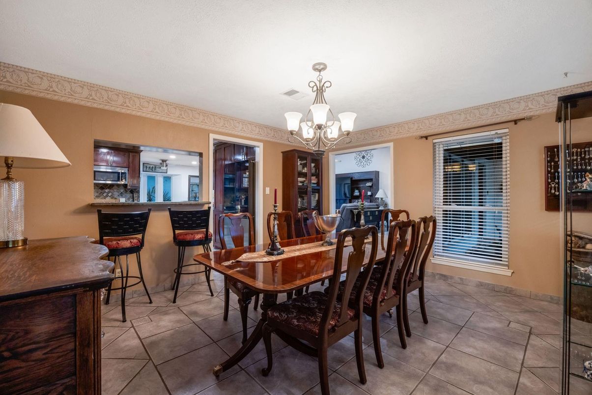 Chandelier, Dining room, Interior, Kitchen
