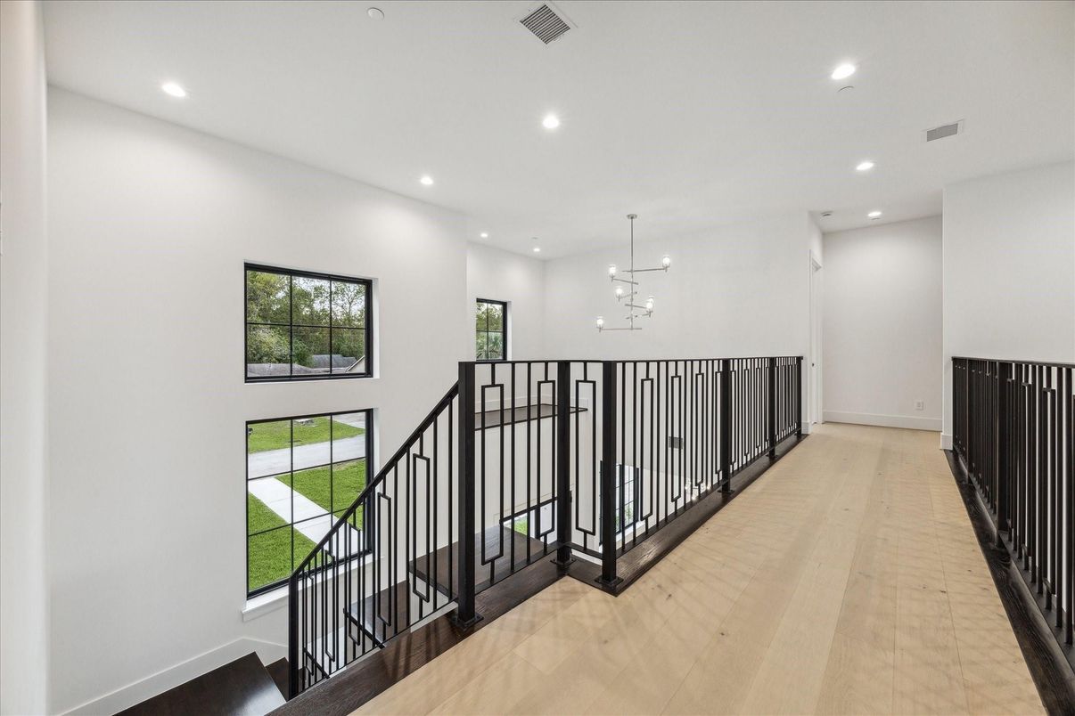 Interior, Pendant Lights, Recessed Lighting, Wood Texture Flooring