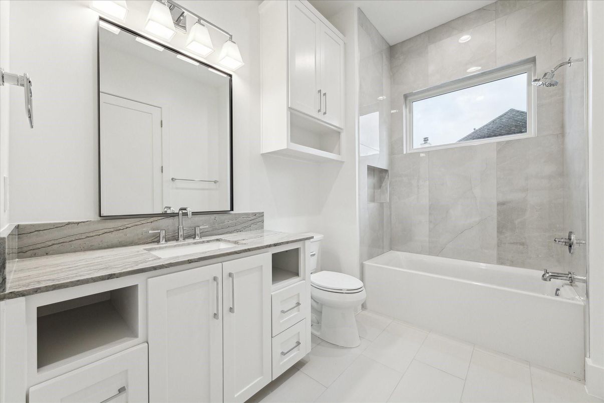 Bathroom, Interior, Recessed Lighting