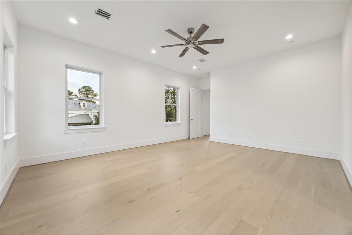 Empty room, Interior, Recessed Lighting, Wood Texture Flooring