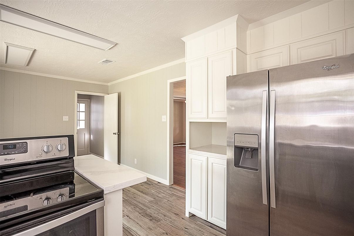Interior, Kitchen, Stainless Steel Appliances, Wood Texture Flooring