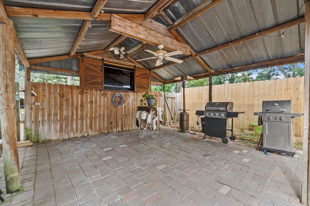 Exterior, Outdoor Kitchen