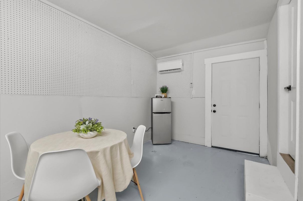 Dining room, Interior