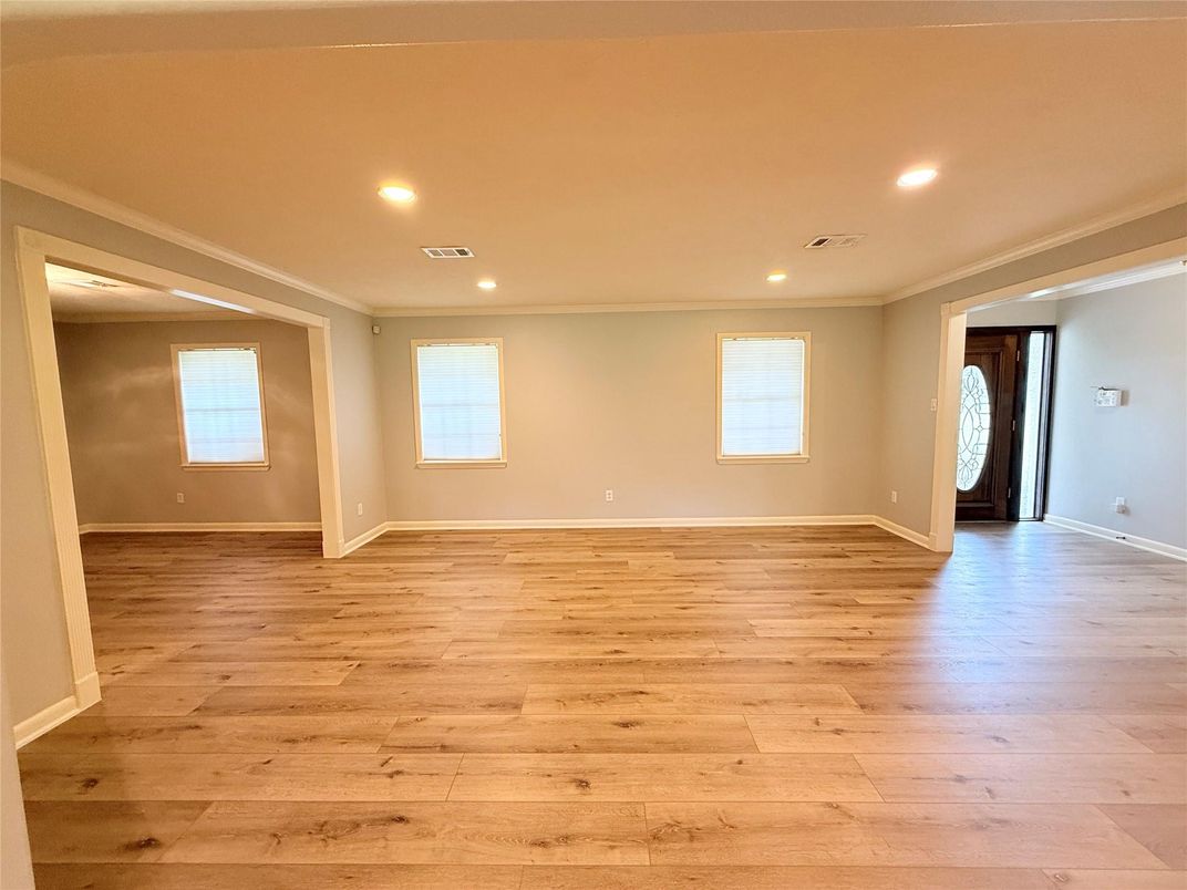 Empty room, Interior, Recessed Lighting, Wood Texture Flooring