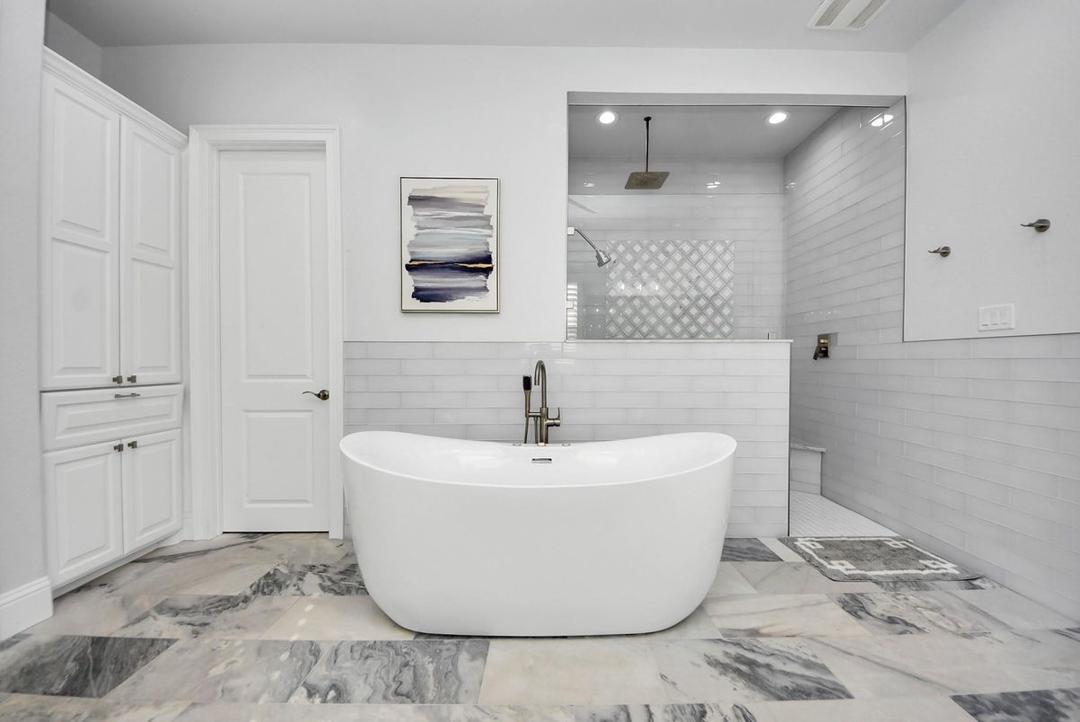Bathroom, Free Standing Baths, Interior, Marble, Recessed Lighting
