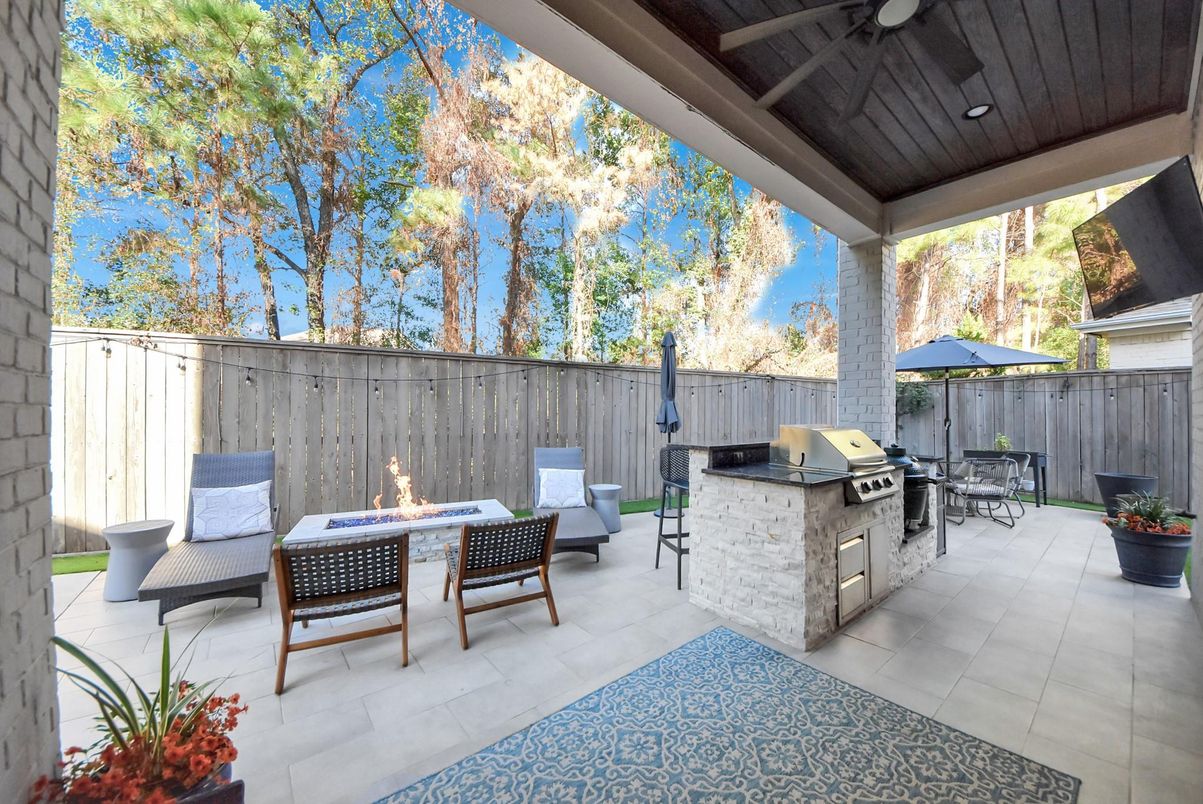 Exterior, Outdoor Kitchen