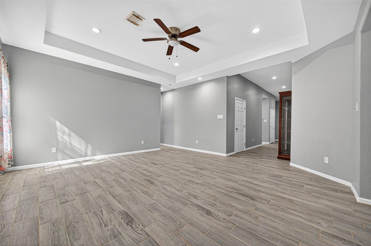 Empty room, Interior, Recessed Lighting, Wood Texture Flooring