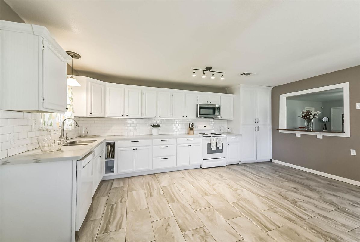 Interior, Kitchen, Pendant Lights, Wood Texture Flooring