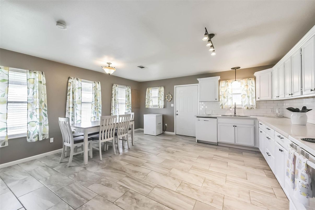 Dining room, Interior, Kitchen, Pendant Lights