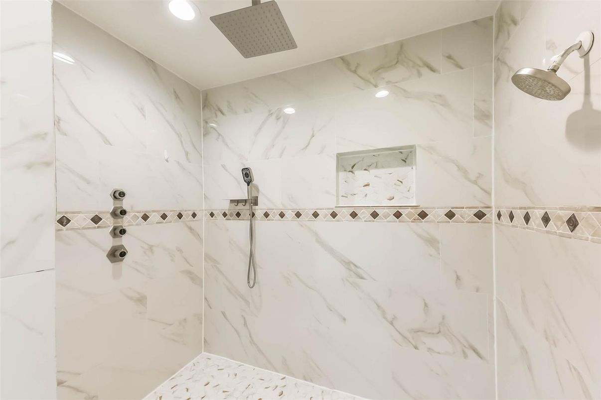 Bathroom, Interior, Marble Walls, Recessed Lighting
