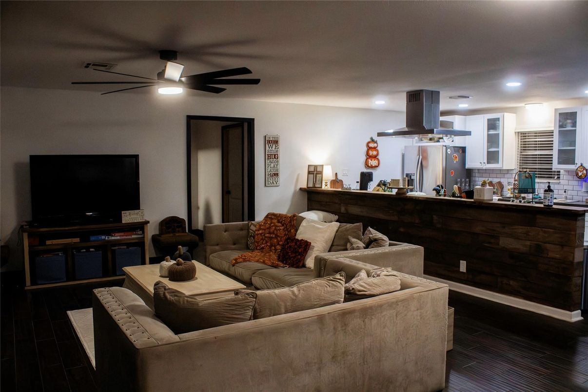 Interior, Kitchen, Living room, Recessed Lighting, Wood Texture Flooring