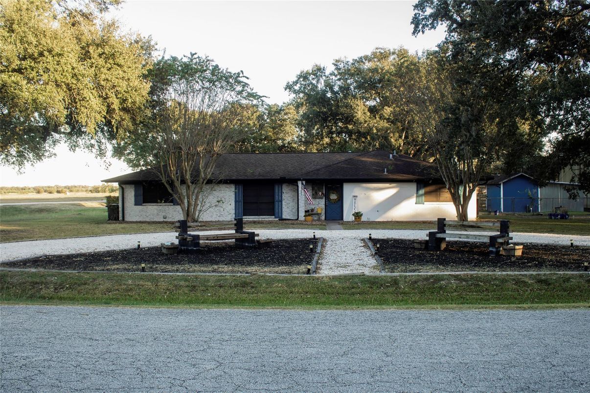 Backyard, Exterior, Facade, Ranch