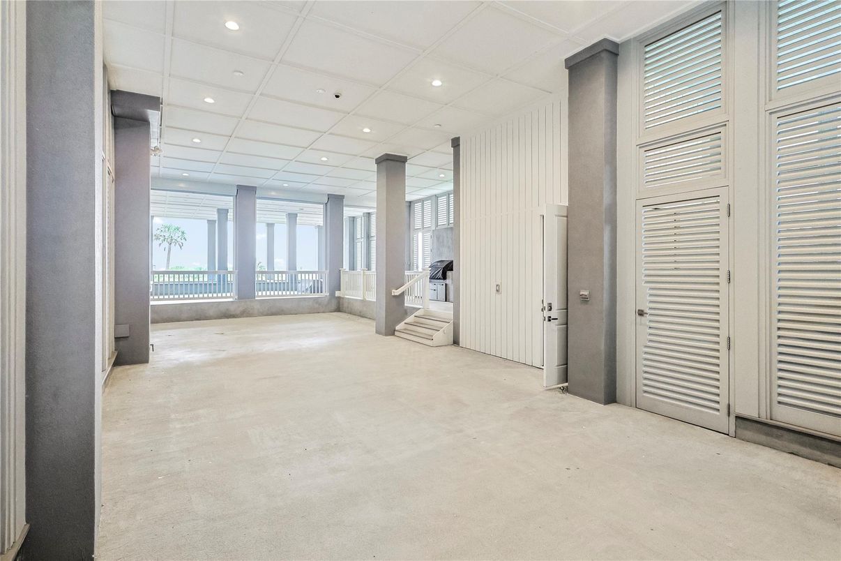 Empty room, Interior, Recessed Lighting