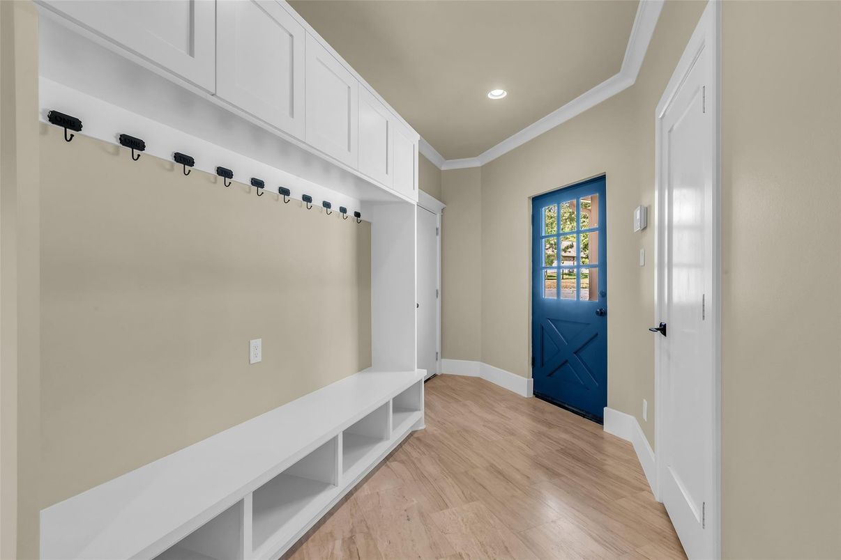 Interior, Recessed Lighting, Wood Texture Flooring