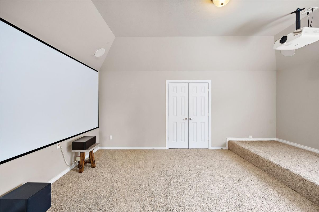 Empty room, Interior, Projection Screen