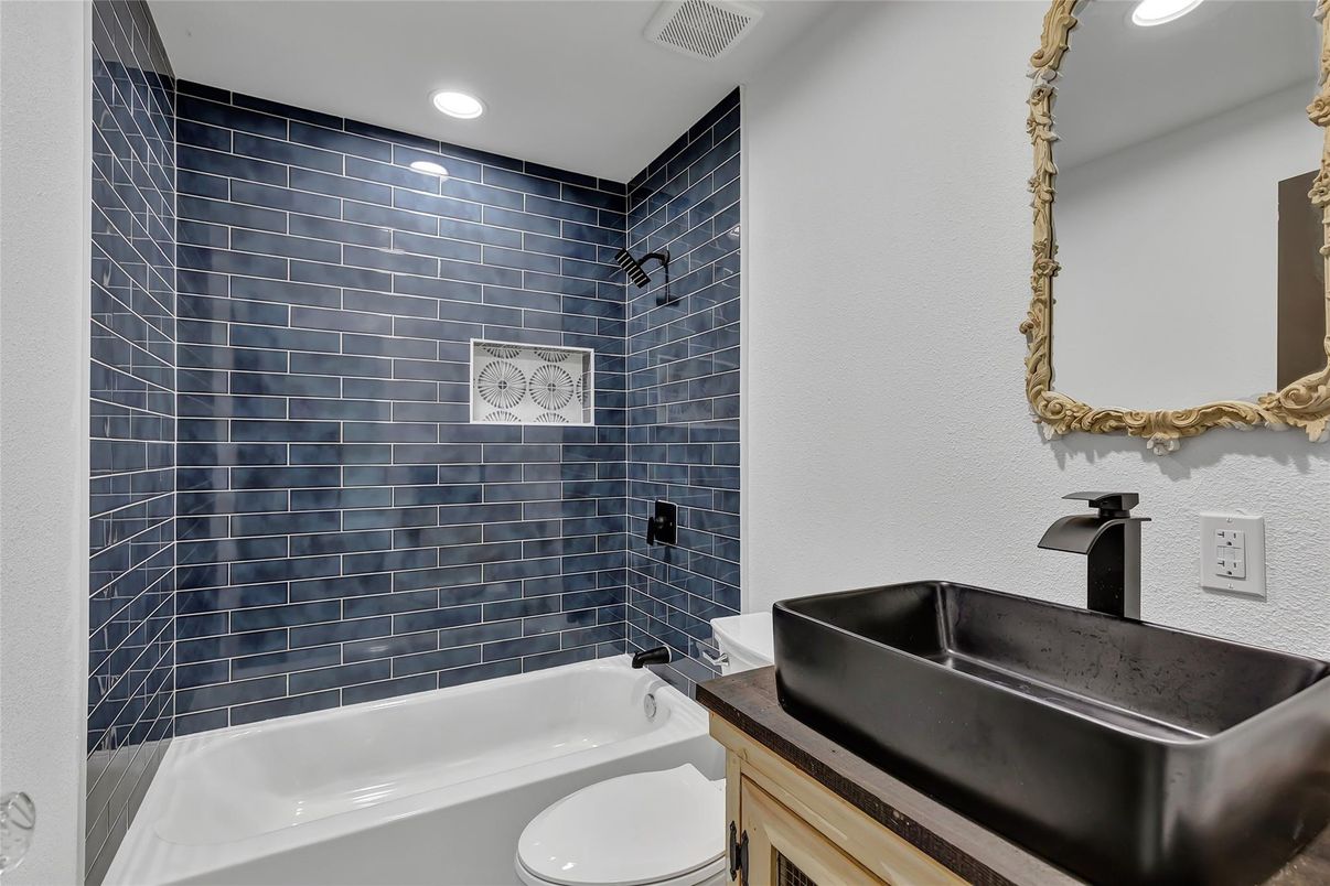 Bathroom, Interior, Recessed Lighting